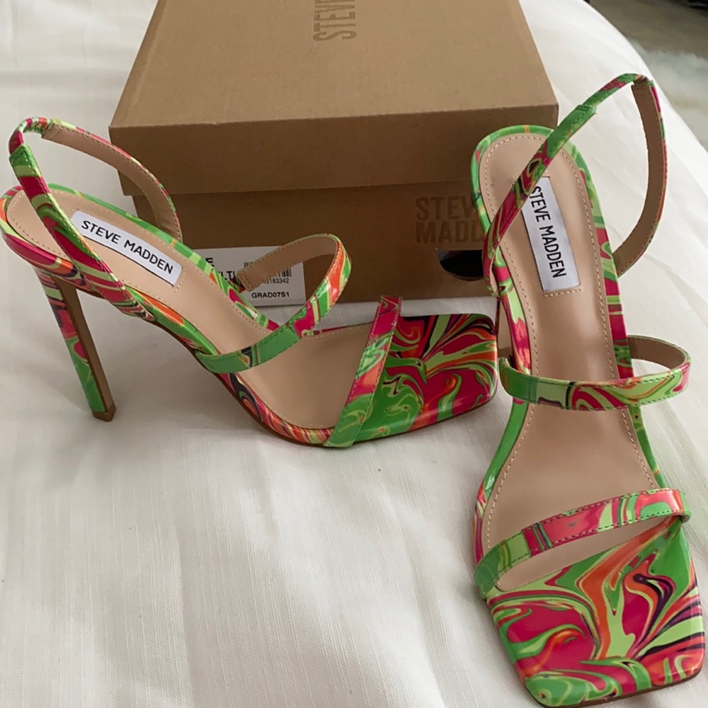 STEVE MADDEN: NEVER WORN Grade Green Multi Heel